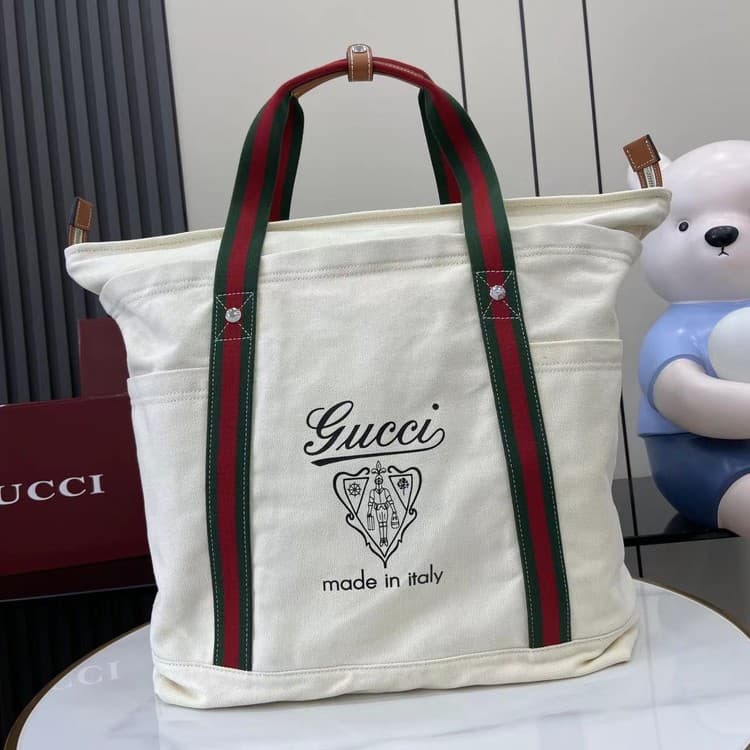 구찌 스탬프 쇼퍼백 816863